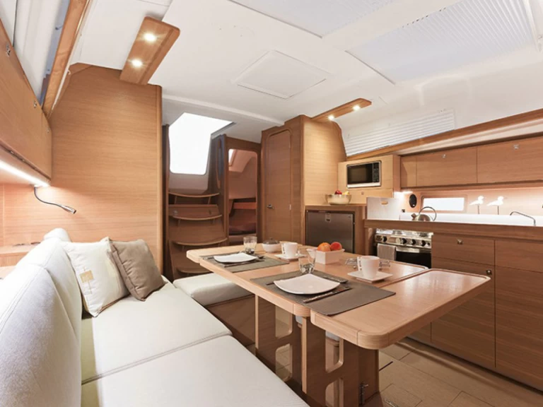 Sailboat hire in Lefkáda - Dufour Dufour 382 Grand Large