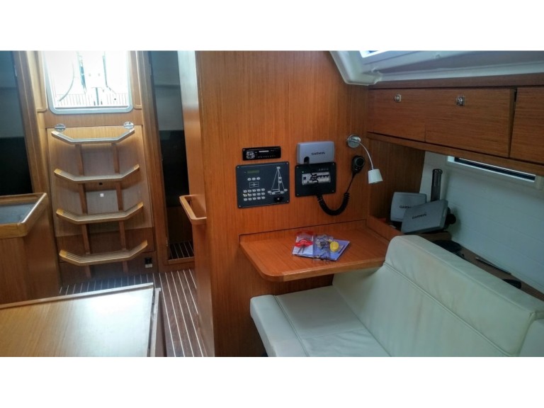 Sailboat to hire Lefkáda at the best price