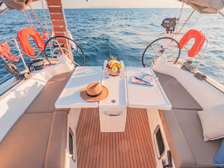 Charter a Jeanneau Sun Odyssey 410 in Alimos on Samboat