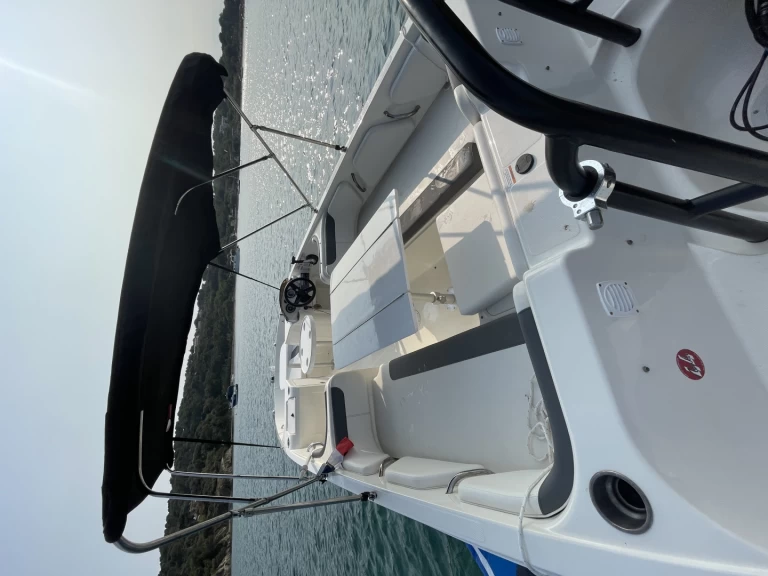 Hire Motorboat Bayliner with a boat licence