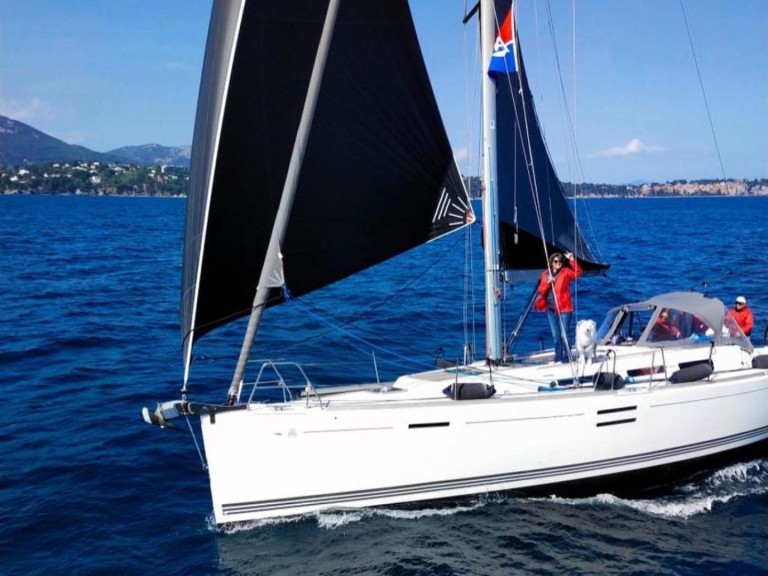Sailboat to hire Marseille at the best price