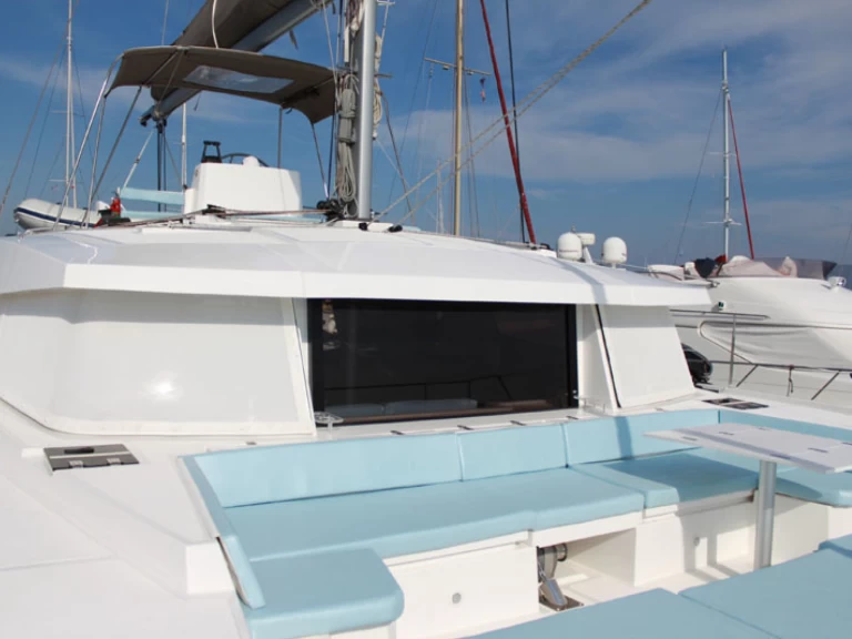 Yacht hire Mai Khao cheap Bali 4.5