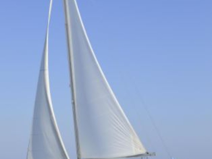 Hire a Bénéteau Oceanis 50 Family Alimos