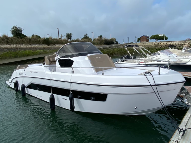Charter a Ranieri next 285 lx in Arcachon on Samboat