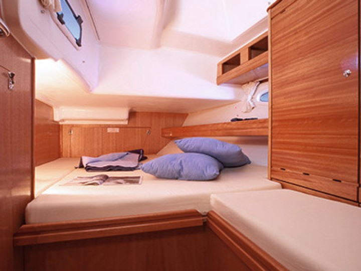 Sailboat hire in Skiathos - Bavaria Cruiser 46