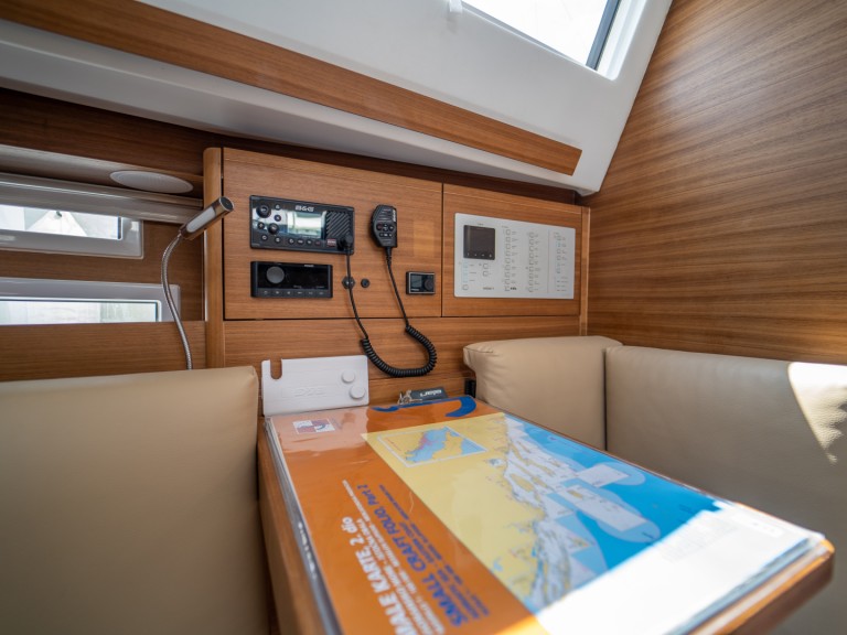 Sailboat hire in Pula - Elan Impression 40.1