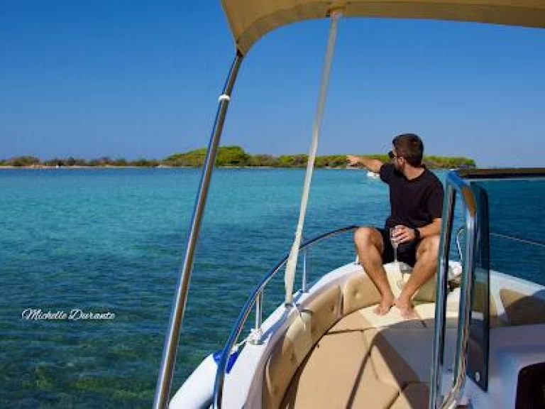 Hire Motorboat Salento marine with a boat licence