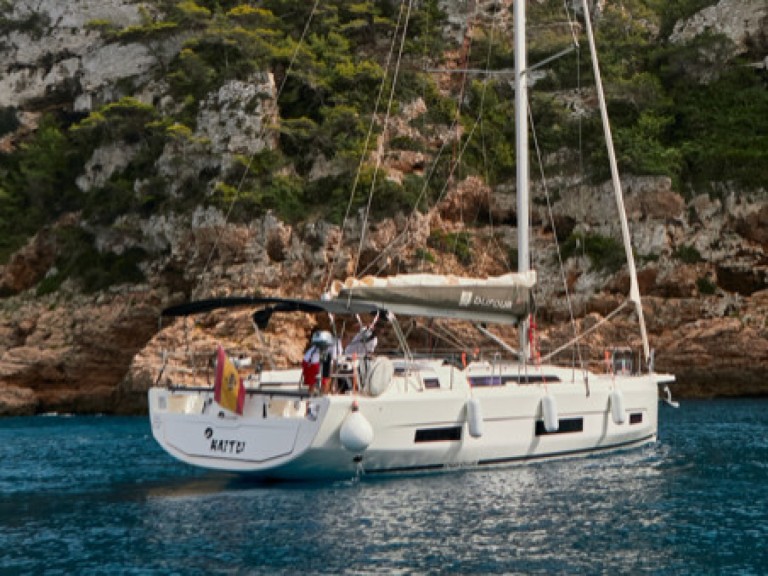 Sailboat to hire Sant Antoni de Portmany at the best price