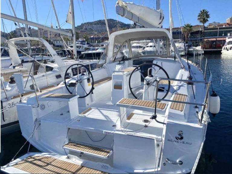 Sailboat to hire Port Grimaud at the best price