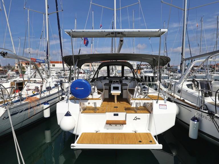 Sailboat hire in Pirovac - Bavaria Bavaria C38