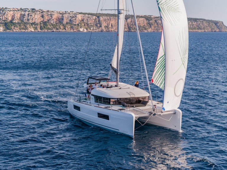Catamaran hire in Bonifacio - LAGOON 40 | 2024 LAGOON 40 | 2024