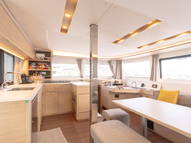 Charter a Lagoon Lagoon 46 in Ajaccio on Samboat