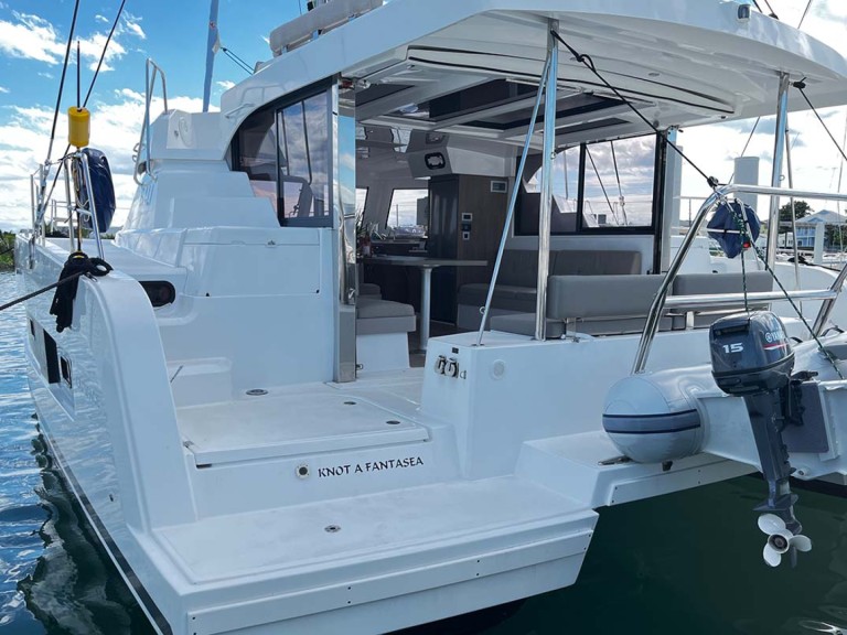 Catamaran to hire Marsh Harbour at the best price