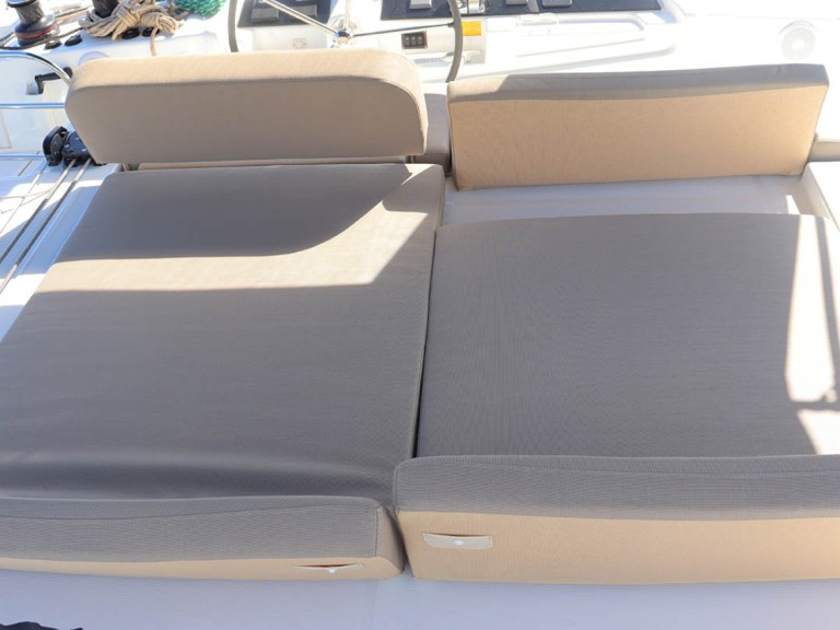 Hire Catamaran Lagoon with a boat licence