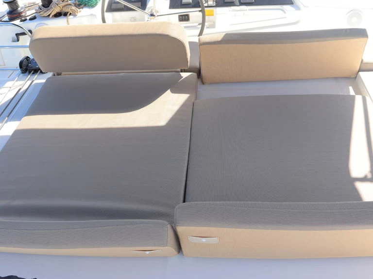 Hire Catamaran Lagoon with a boat licence