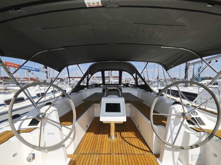 Yacht charter Pirovac - Bavaria Bavaria C38 on SamBoat