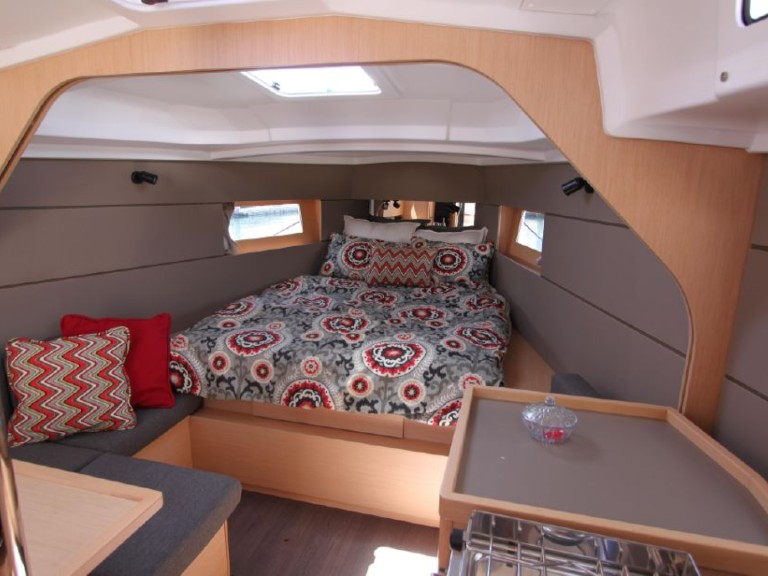 Sailboat to hire Marina (City) at the best price