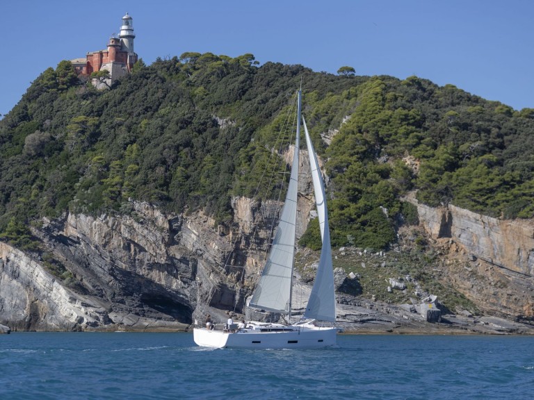 Hire a Dufour Dufour 430 Grand Large Marseille