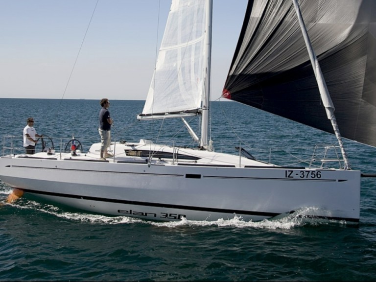 Sailboat to hire Arzon at the best price