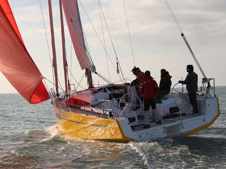 Yacht hire La Trinité-sur-Mer cheap RM1070