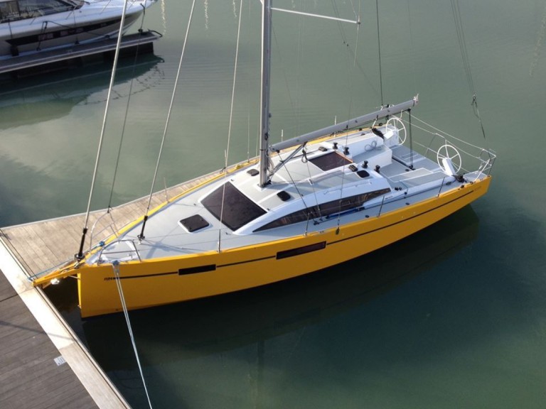 Sailboat to hire La Trinité-sur-Mer at the best price