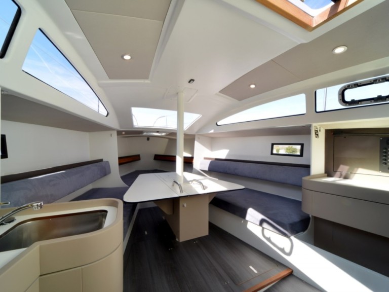 Hire a RM RM 890 BIQUILLE La Trinité-sur-Mer