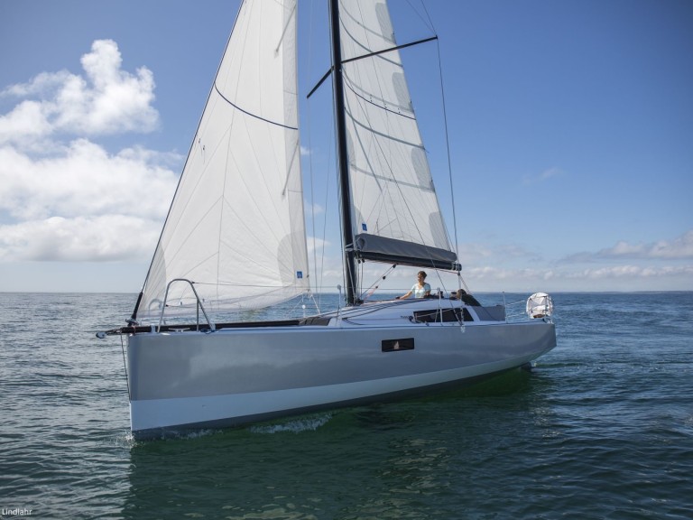 Hire Sailboat Bavaria with a boat licence