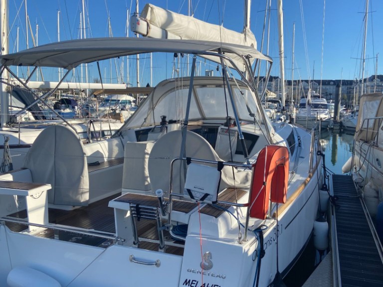 Hire Sailboat Bénéteau with a boat licence