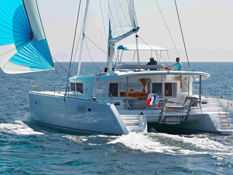 Catamaran to hire Ribishi at the best price