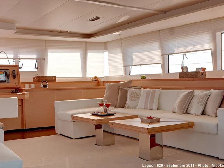 Yacht charter Mahé - Lagoon Lagoon 620 on SamBoat