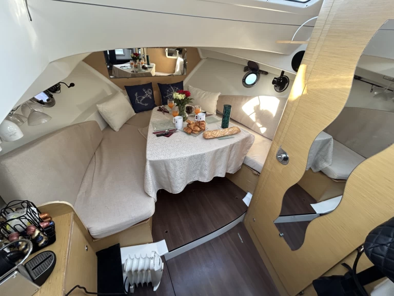 Yacht charter Cannes - Bénéteau Flyer sundeck 850  on SamBoat