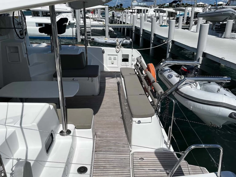 Catamaran to hire Marsh Harbour at the best price