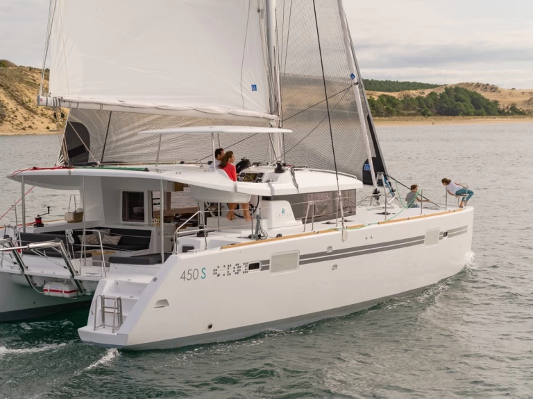 Hire a Lagoon Lagoon 450 Sport Top Bas du Fort