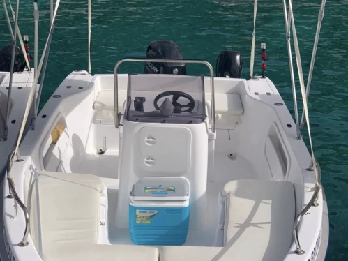 Hire a Proteus Limeni porto vromi