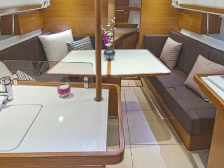 Charter a Elan Impression 40 in Biograd na Moru on Samboat