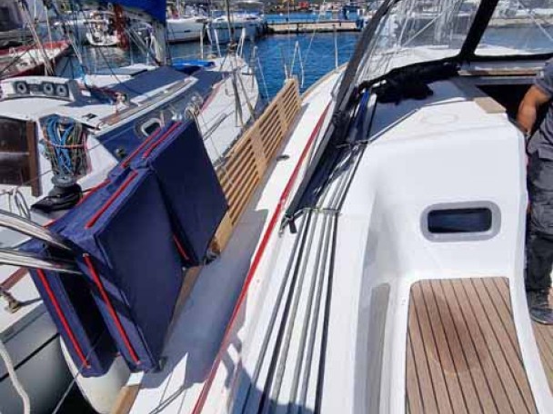 Hire Sailboat with or without skipper Jeanneau Golfo Aranci