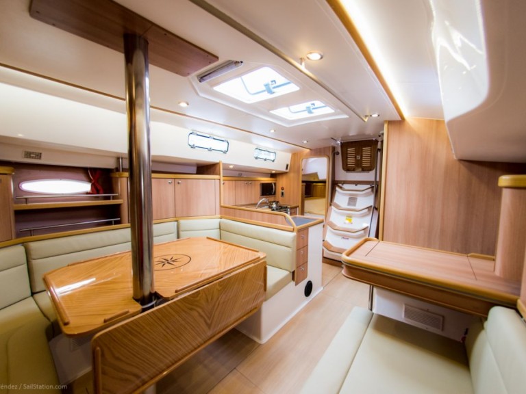 Charter a Delta Yachts Delta 41 in Paraty on Samboat