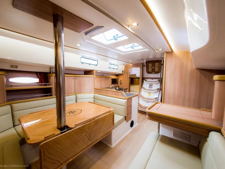 Charter a Delta Yachts Delta 41 in Paraty on Samboat