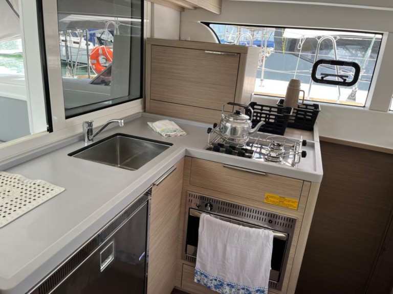 Charter a Lagoon Lagoon 40 in Paraty on Samboat