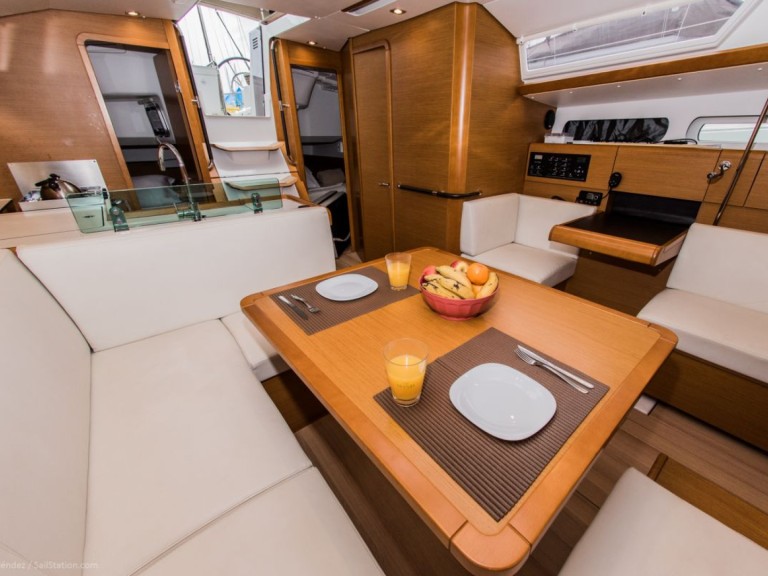 Hire a Jeanneau Sun Odyssey 419 Paraty