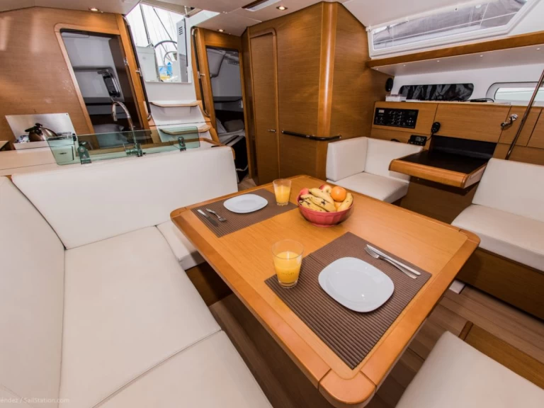 Hire a Jeanneau Sun Odyssey 419 Paraty