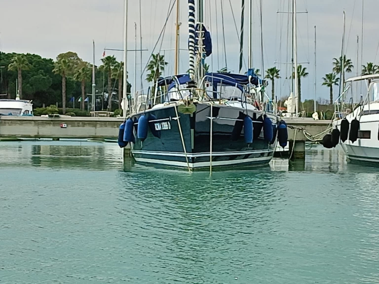 Charter a Jeanneau Sun Odyssey 49 Performance in Toulon on Samboat