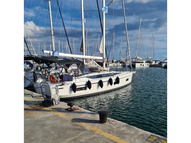 Yacht hire Tourlos cheap Bavaria C42