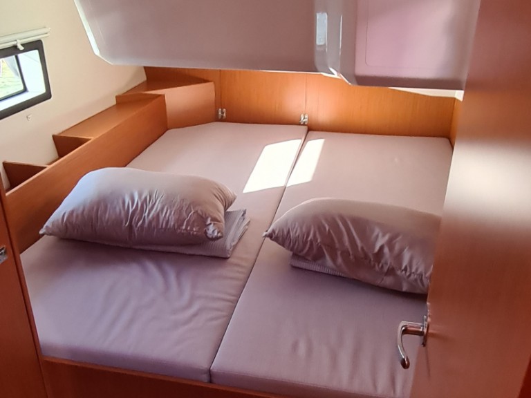 Hire a Bavaria Bavaria C42 Tourlos