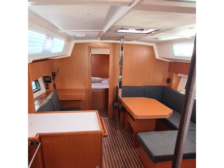 Yacht hire Tourlos cheap Bavaria C42