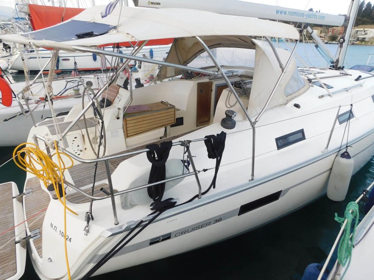 Charter a Bavaria Cruiser 36 in Gouvia on Samboat