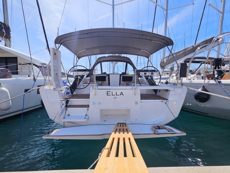 Charter a Dufour Dufour 41 Grand large in Rogoznica on Samboat