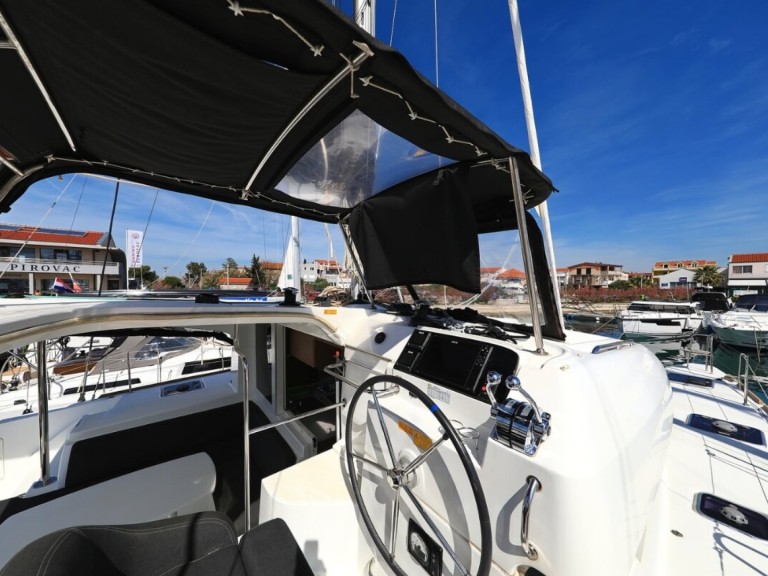 Charter a Lagoon Lagoon 40 in Pirovac on Samboat