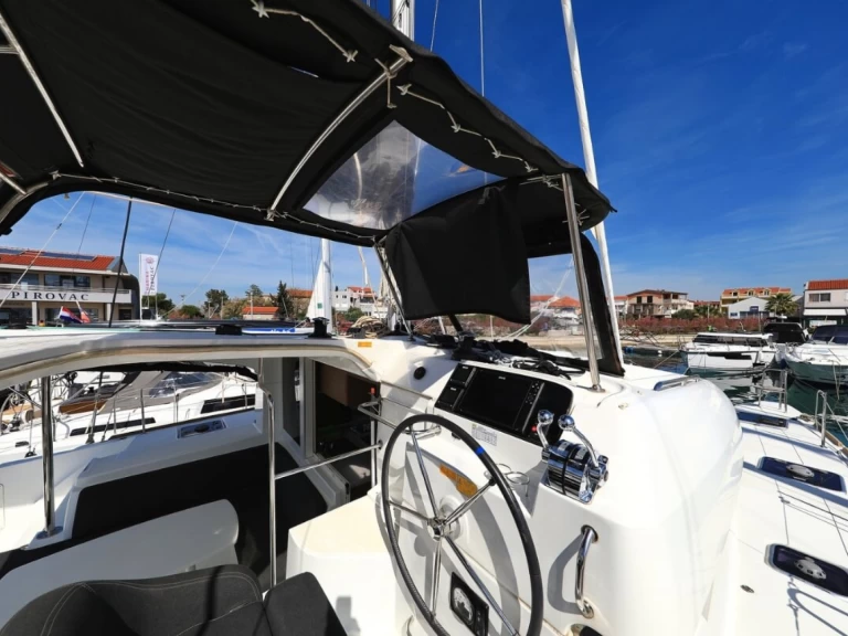 Charter a Lagoon Lagoon 40 in Pirovac on Samboat