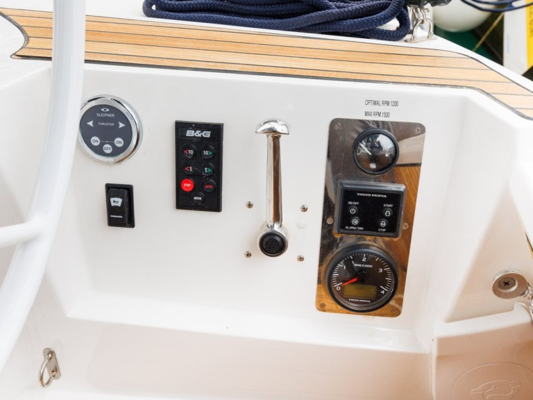 Yacht hire Zadar cheap Cruiser 34